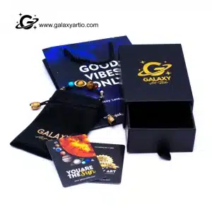 بسته بندی خاص دستبند سیارات