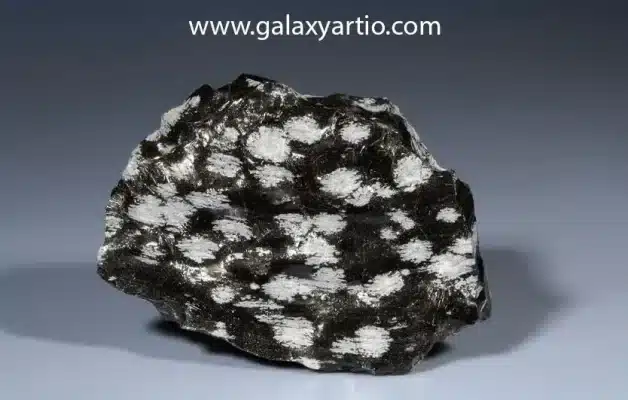 سنگ آبسیدین لکه برفی