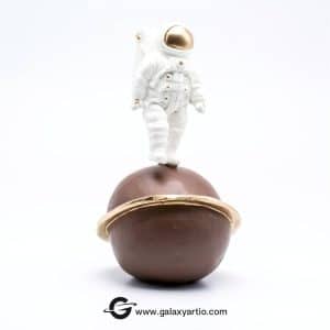 مجسمه فضانورد و زحل - Image 2