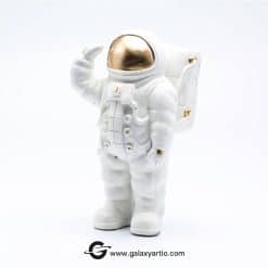 مجسمه فضانورد