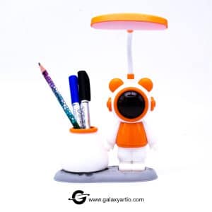 جامدادی و چراغ مطالعه فضانورد