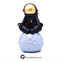 مجسمه مدیتیشن در فضا