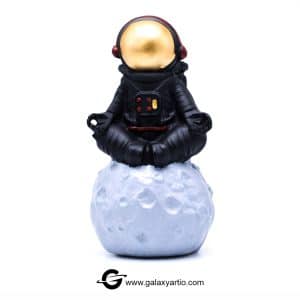 مجسمه مدیتیشن در فضا