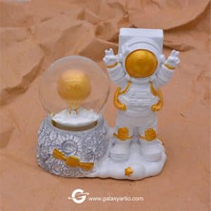 گوی برفی فضانورد 2