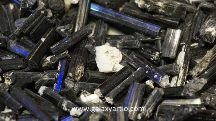 تورمالین سیاه