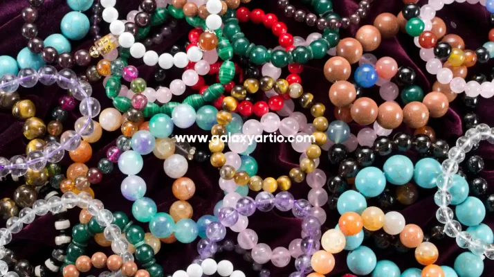 توجه به رنگ دستبند ها و سنگ‌ ها در خرید دستبند زنانه