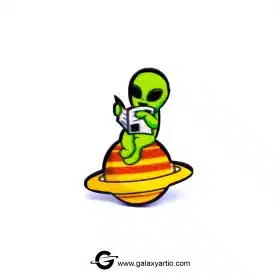 پیکسل آدم فضایی روی زحل