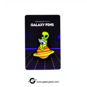 پیکسل آدم فضایی روی زحل