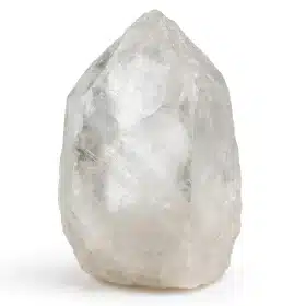 سنگ کوارتز شفاف خام با پس‌زمینه سفید مناسب مدیتیشن.سنگ کوارتز شفاف خام برای مدیتیشن و آرامش ذهن.